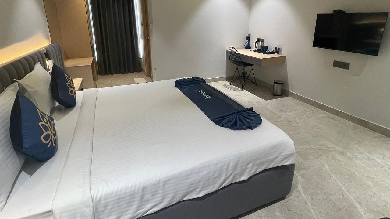 Cosy suite with a well-lit bedside area and contemporary furnishings at Hotel Kyzen HiTech City – Your Zenly Stay