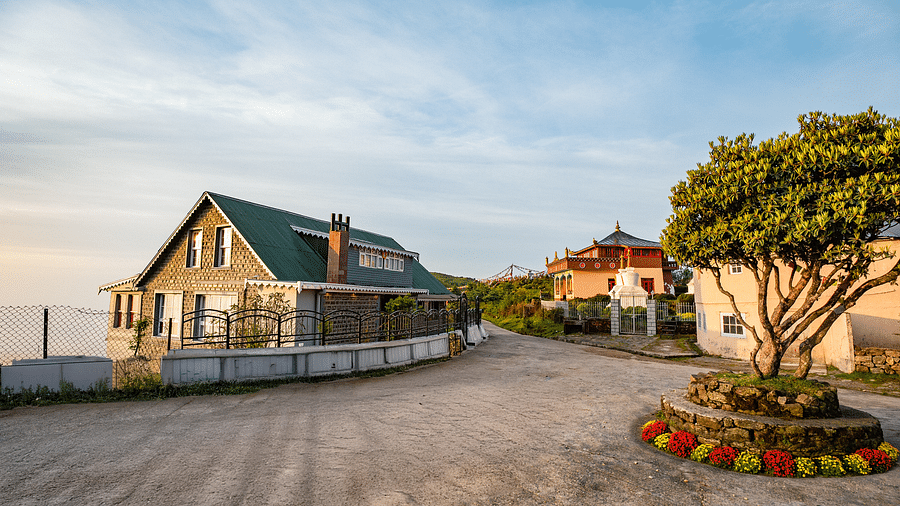 poshtel exterior