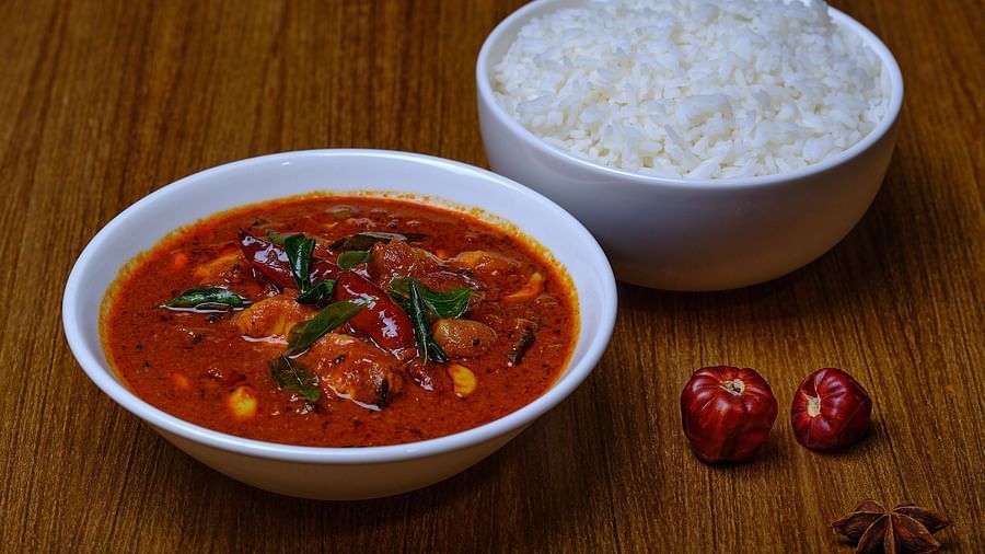 A bowl of steamed rice served with Thai Red Curry at Essentia Premier Hotel, Chennai