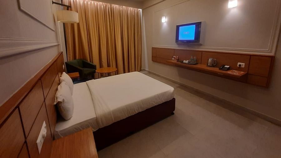 Max Hotel Prayagraj Allahabad permium room 1
