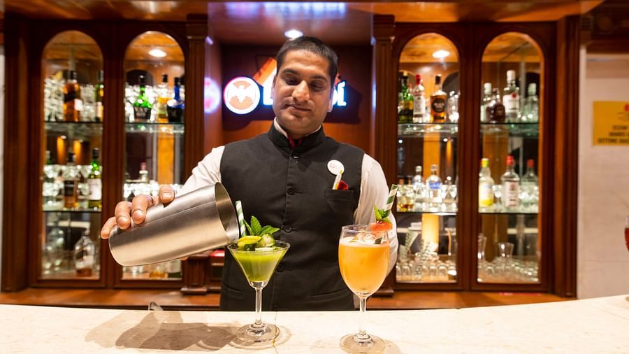 A person serving a drink - Mastiff Grand Manali
