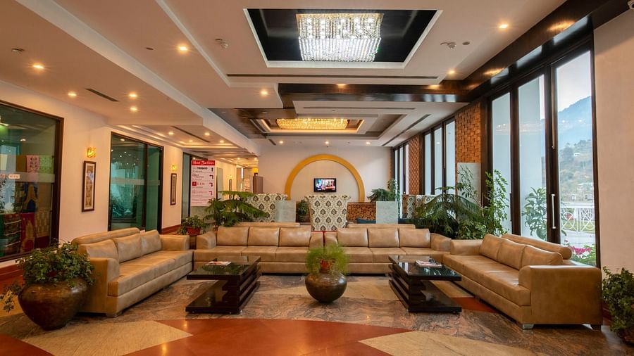 A seating area furnished with sofas and tables - Mastiff Grand, Manali