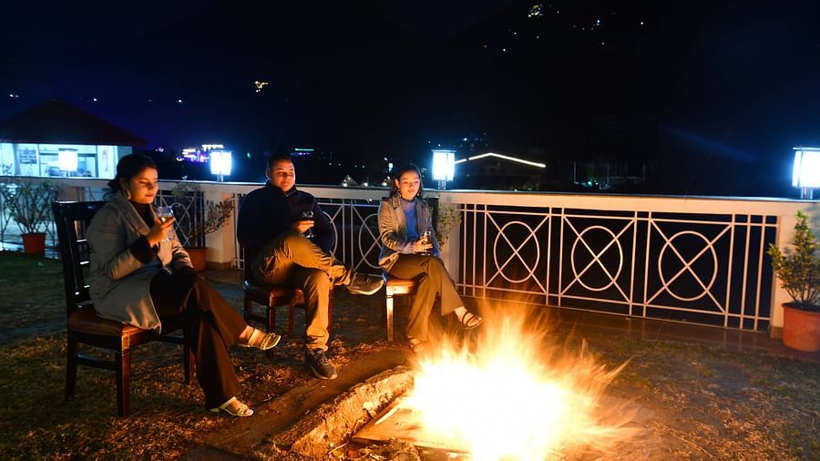 People sitting in front of a bonfire - Mastiff Grand, Manali