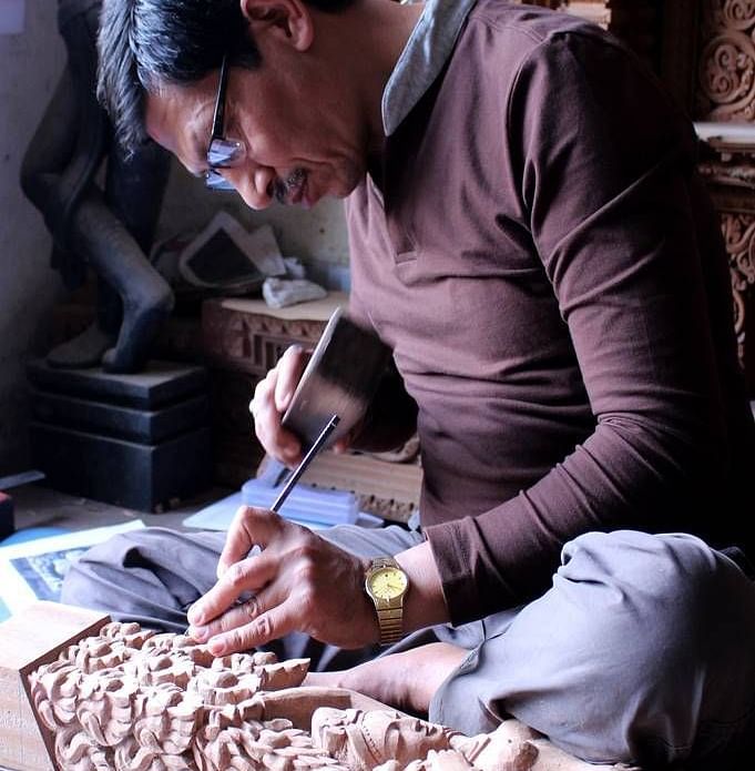 A man sculpting a sculpture