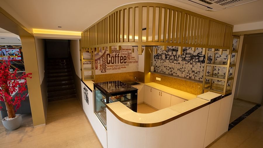 Elegant and stylish coffee station, featuring a wall painting - VRR Astoria Hotel and Conventional Centre