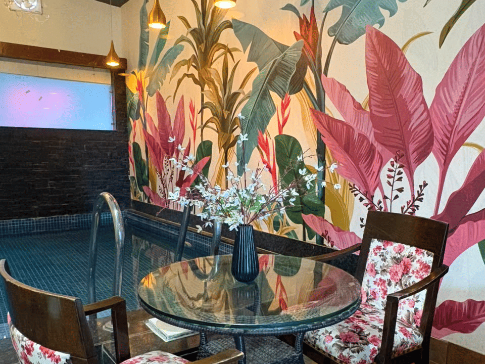 Skyline by Miraya, King Room, Seating nook beside the mural wall