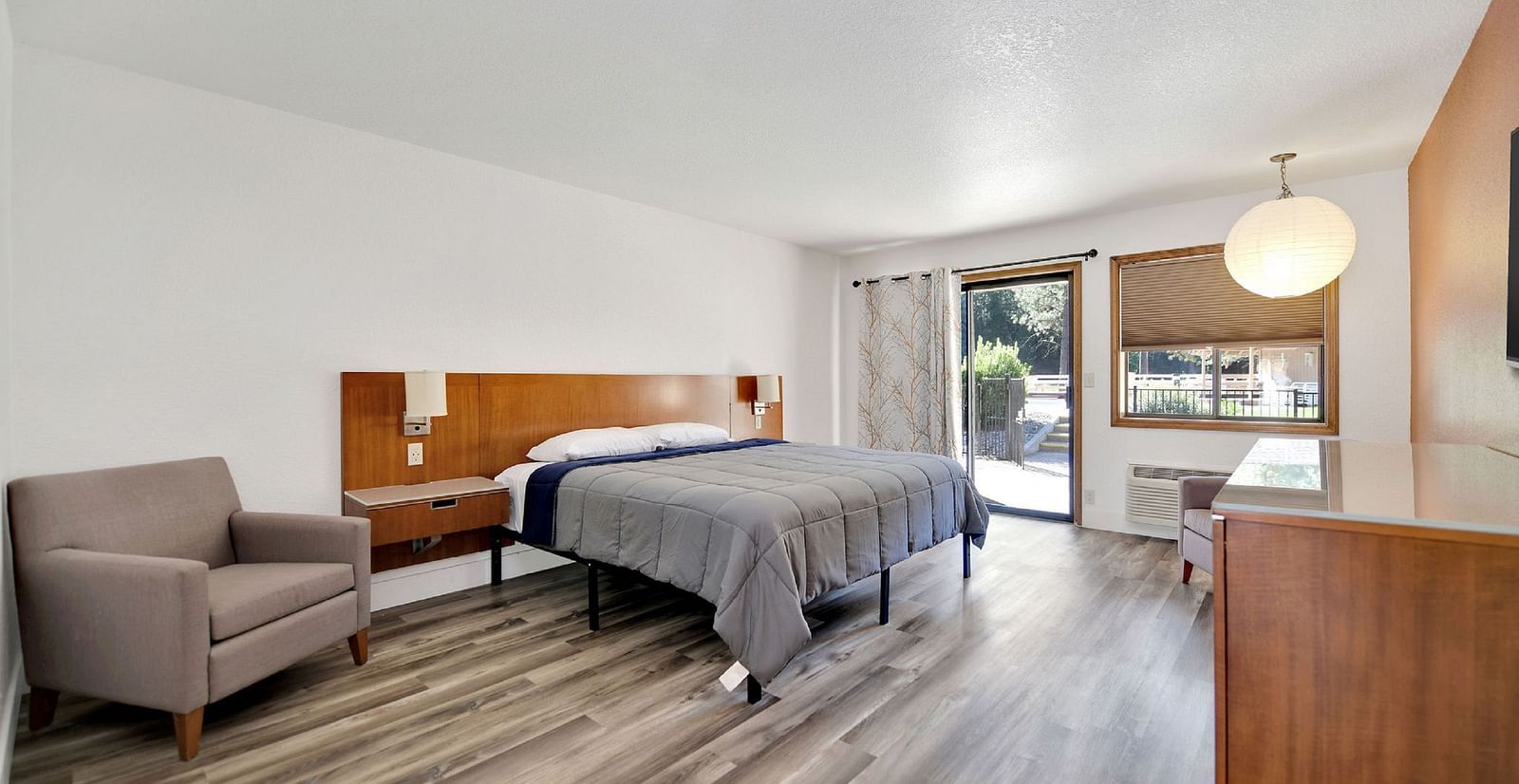 A view of a room at Amador Hotel with a double bed.