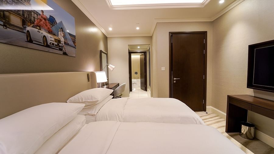 Address Fountain Views Residence Tower - the twin sharing beds opposite the TV offered at the apartment in Dubai