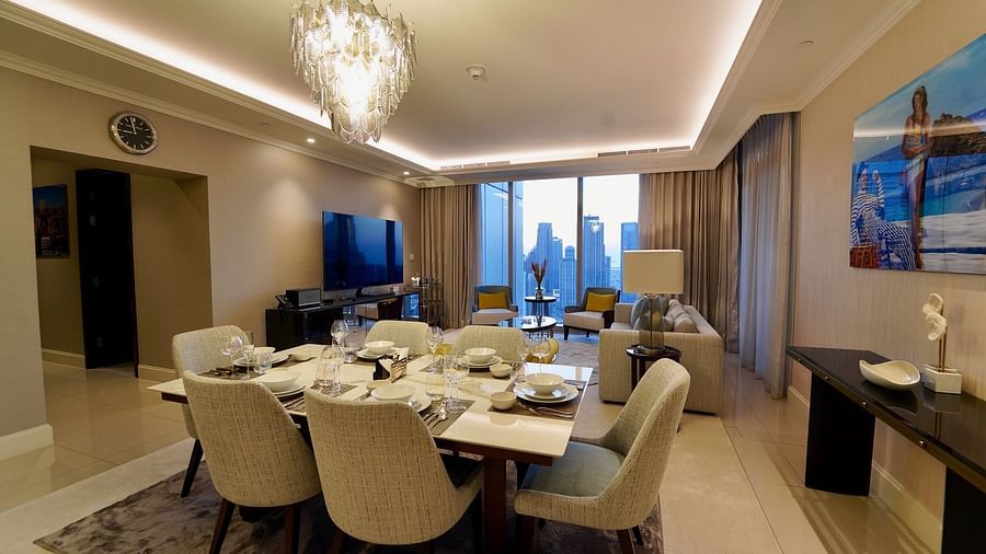 Address Fountain Views Residence Tower - the dining hall with a table and chairs of the apartment in Dubai