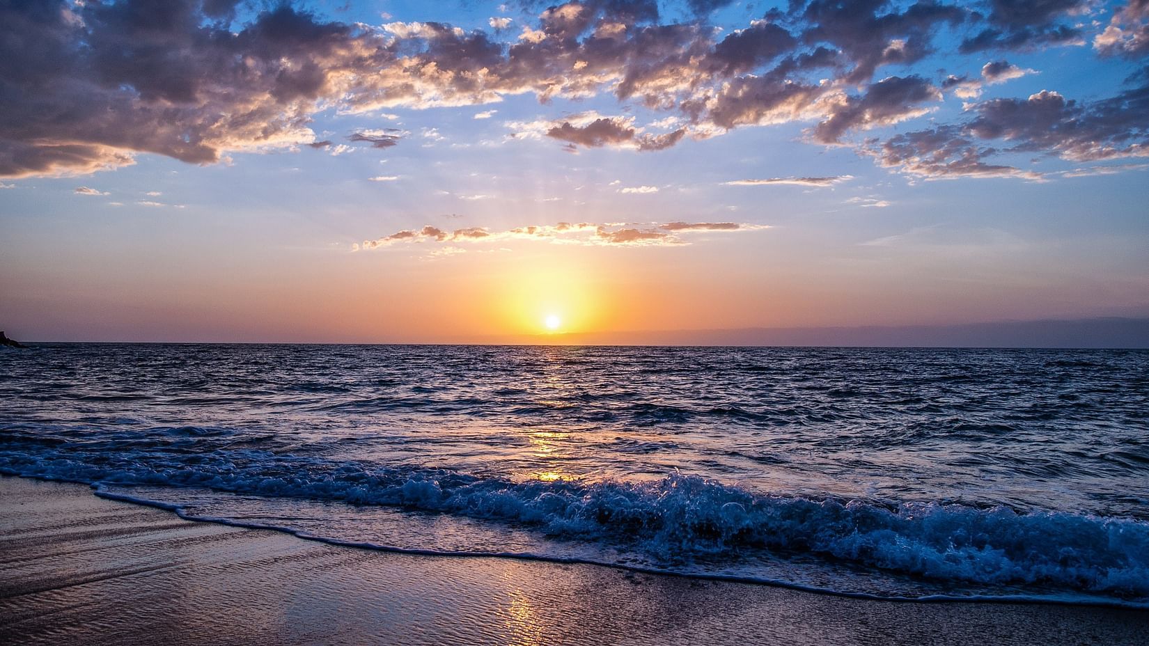 Image of a sunrise over waves
