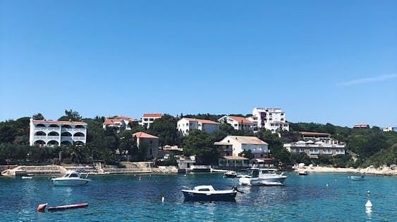 free-photo-of-boats-on-seashore-near-coastal-town-in-croatia