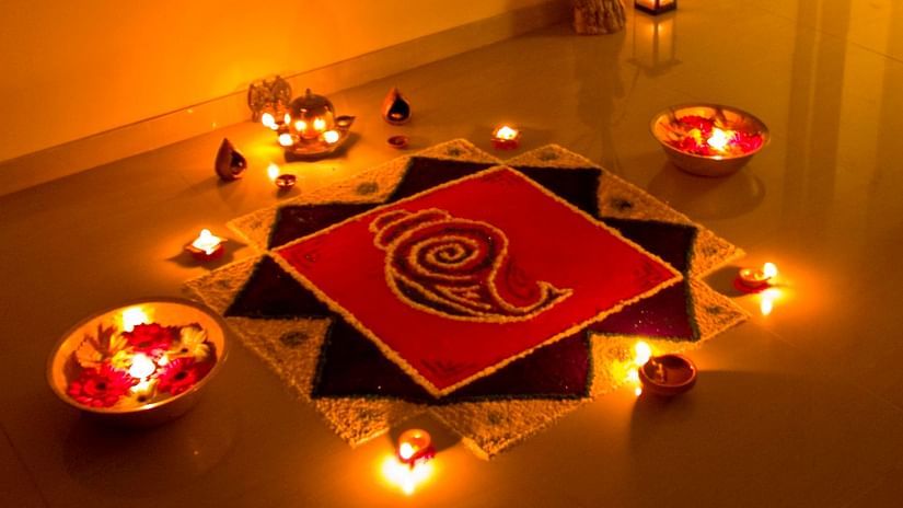 an image of rangoli surrounded by diyas 