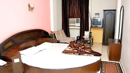 Welcome Group of Hotels, Delhi  Double Deluxe Room Hotel Delhi Continental Paharganj Delhi 2