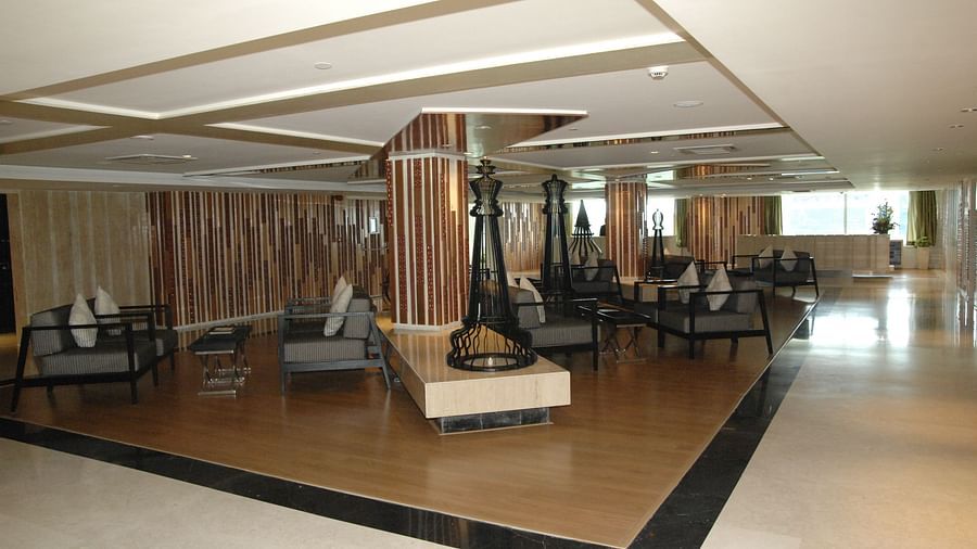 Lobby Davanam Sarovar Portico Bangalore 1