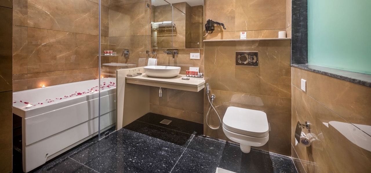 CLUB WASHROOM