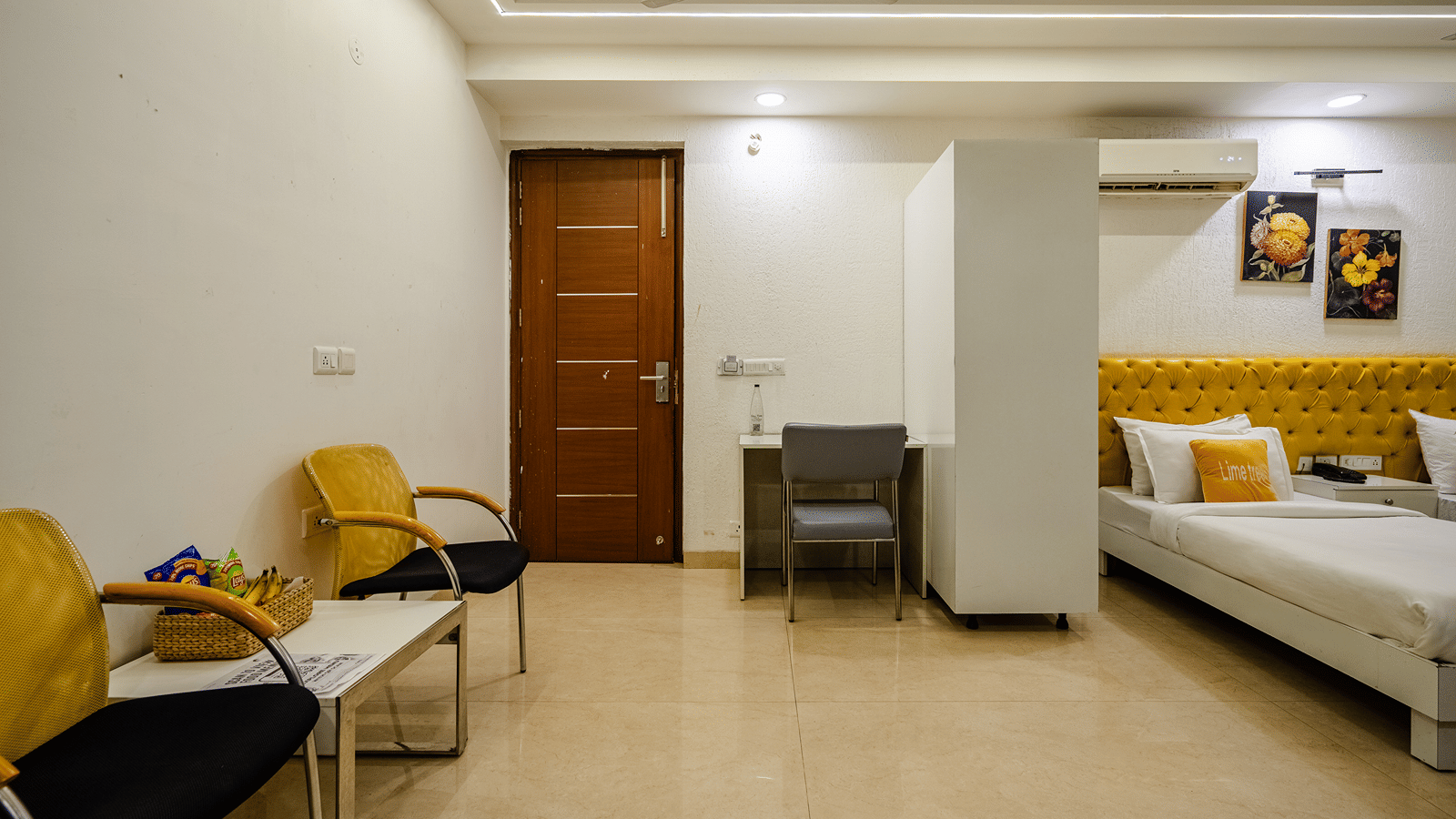 Suite of Lime Tree Luxury Studio featuring an open kitchen, seating, and accent cushions.