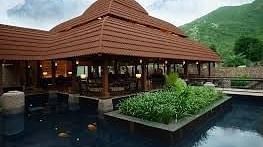 pool and well-manicured hedge
