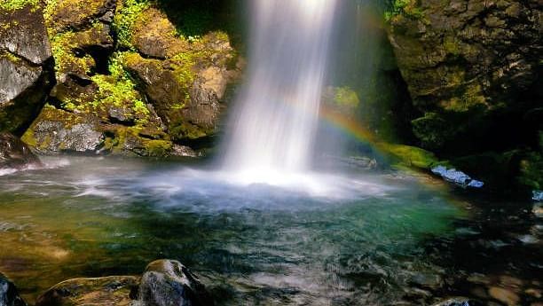 an image of Kanchenjunga Falls, its is one of most famous place near pelling