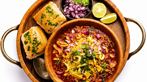 Food placed in a round vessel with handles.