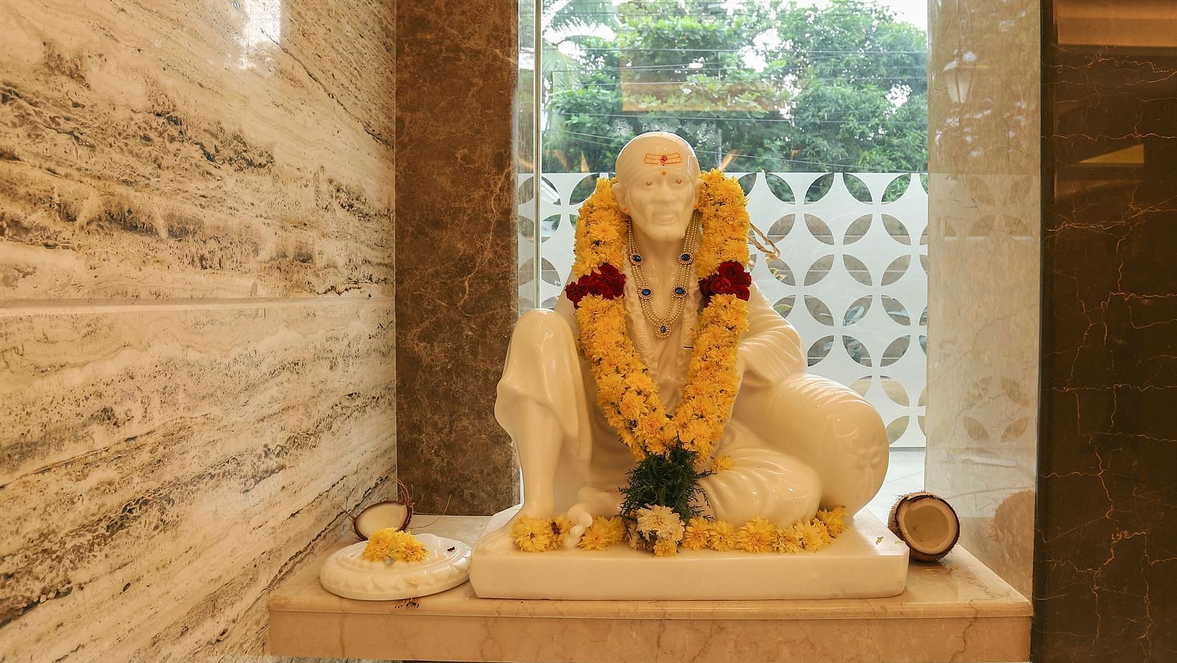 A statue of the Hindu deity Sai Baba - Hotel in T Nagar, Chennai 