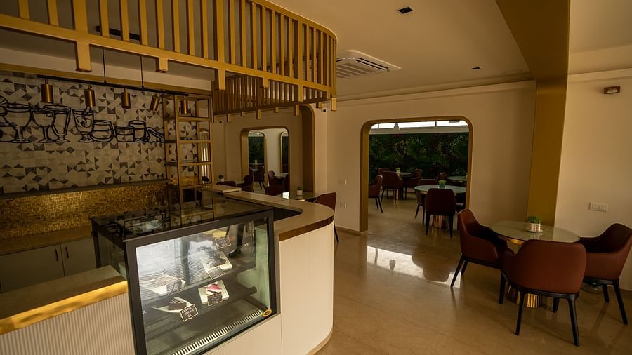 A picture featuring the indoor dining area with a counter  - VRR Astoria Hotel and Conventional Centre