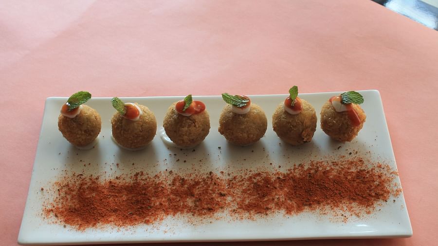 alt-text Garnished starters on a plate