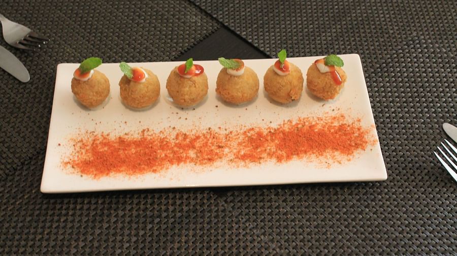 alt-text Garnished starters on a plate