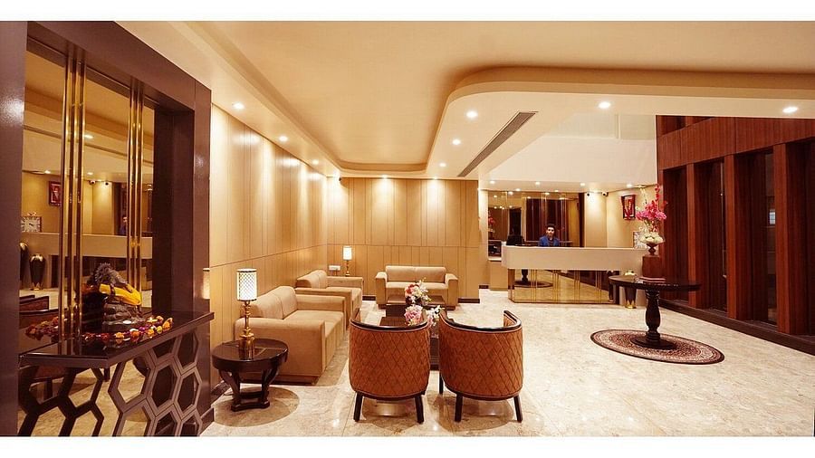 Lobby area of Five Elements Hotels Maplewood Premier