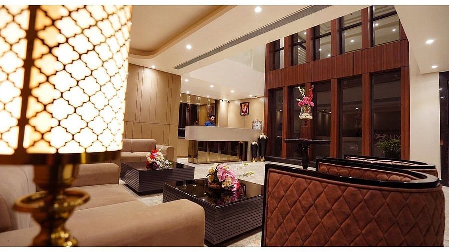 Lobby area of Five Elements Hotels Maplewood Premier