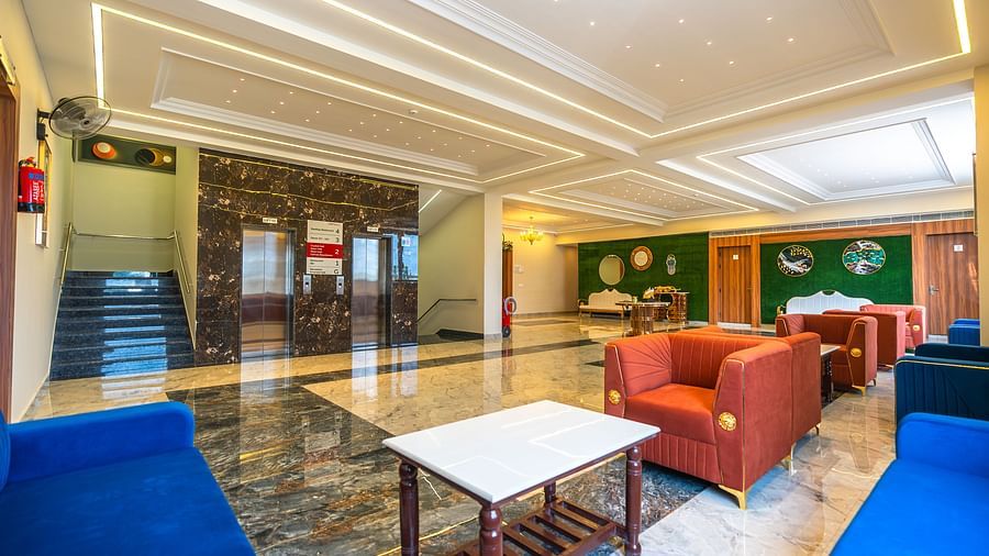 Corridor area with coffee table and sofas