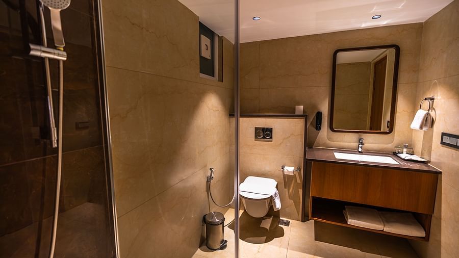 Rooms  Guest Bathroom @ Clarks Inn Express, Rishikesh