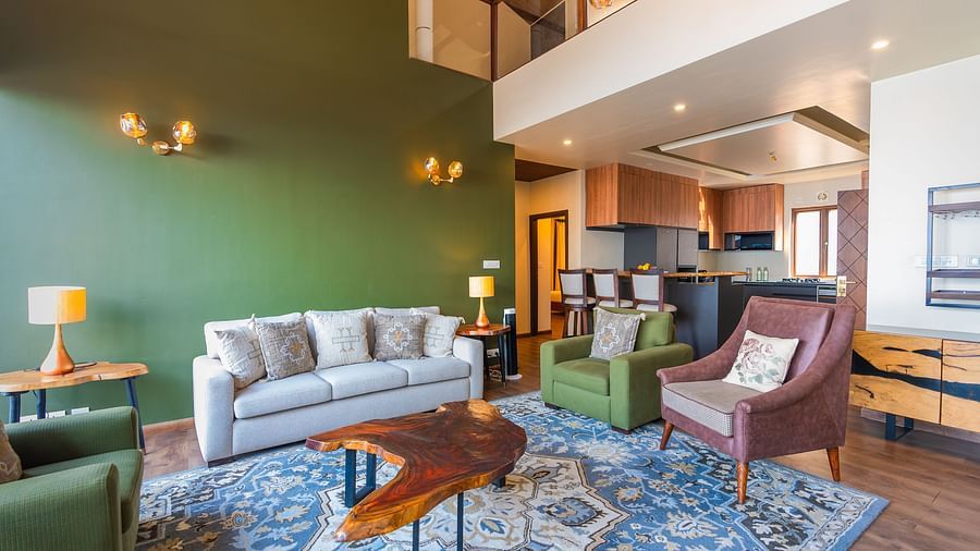 alt-text Executive Penthouse with Attic - 8