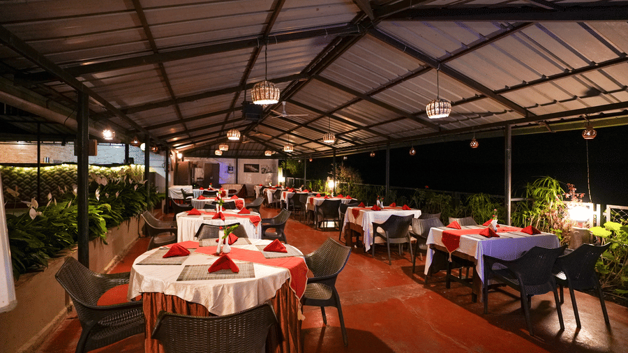 Outdoor dining (2)