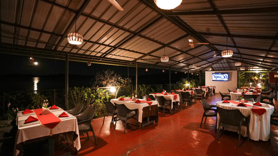 Outdoor dining (4)
