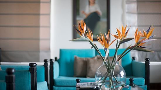 the centre table with a vase kept on it at one of the luxurious villas in Cherrapunji