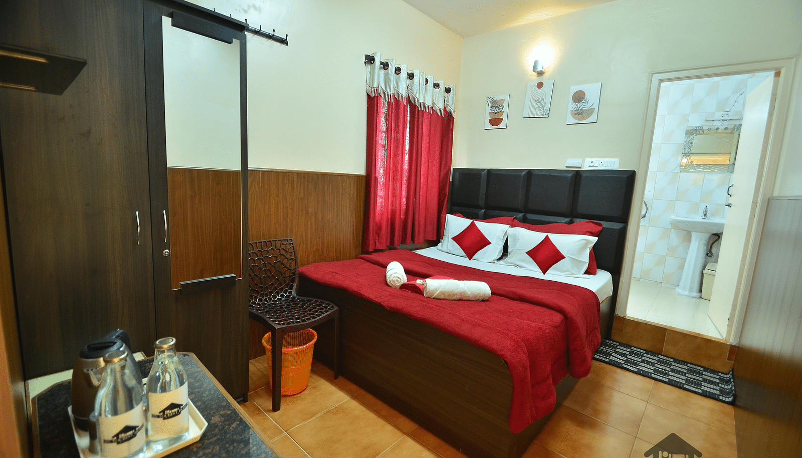Image of a room with a wardrobe and a bed at BN Tourist Home, Ooty.