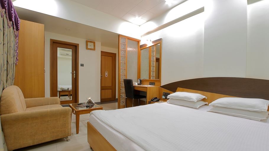 Hotel Summit, Ahmedabad Ahmedabad  T8 1759