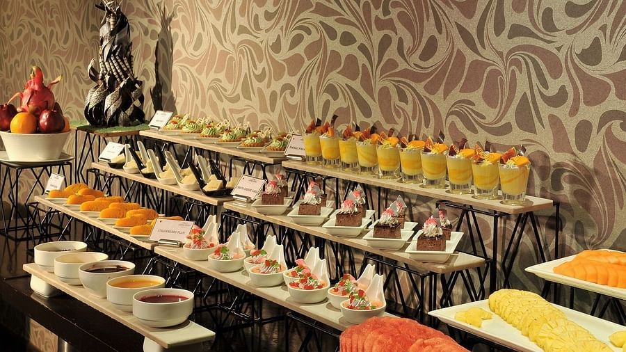 White Violet Restaurant at Hotel Majestic Court Sarovar Portico Navi Mumbai 7