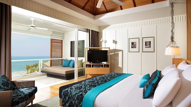 beach-hotel-room-wallpaper-preview