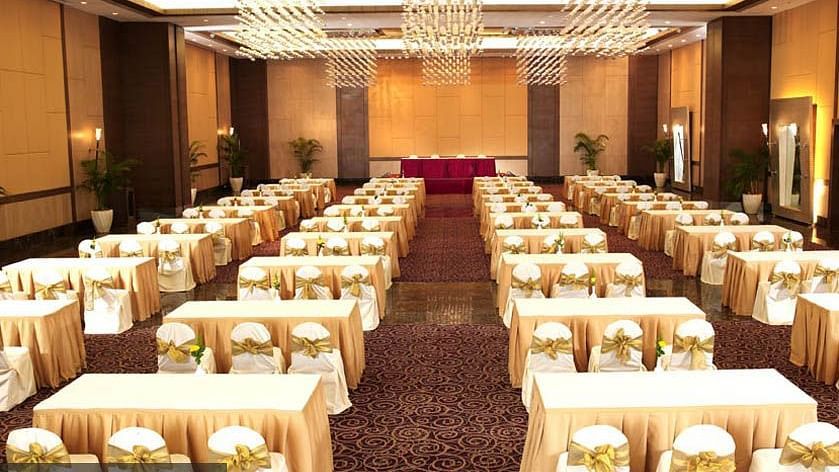 Tables set up for an event at our Convention Centre in Mumbai, one of the premier corporate party venues in Mumbai.