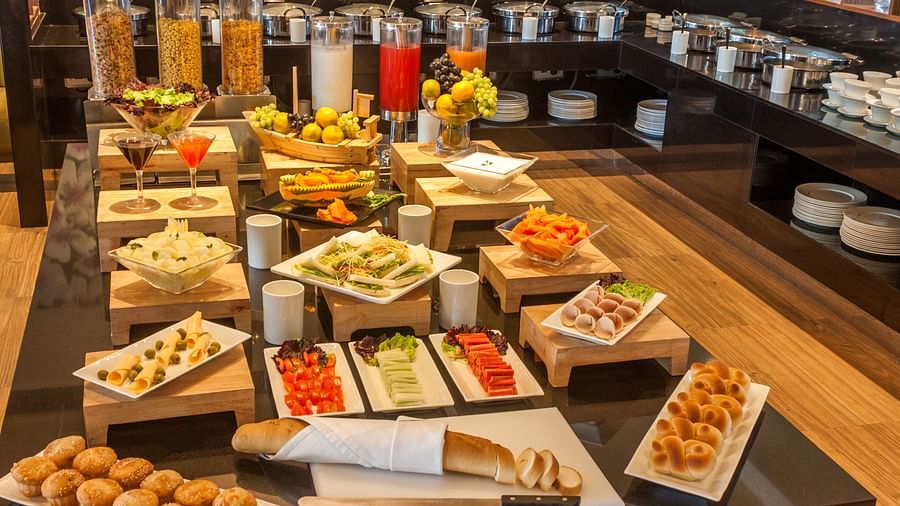 breakfast buffet Deventure Sarovar Portico Kapashera New Delhi