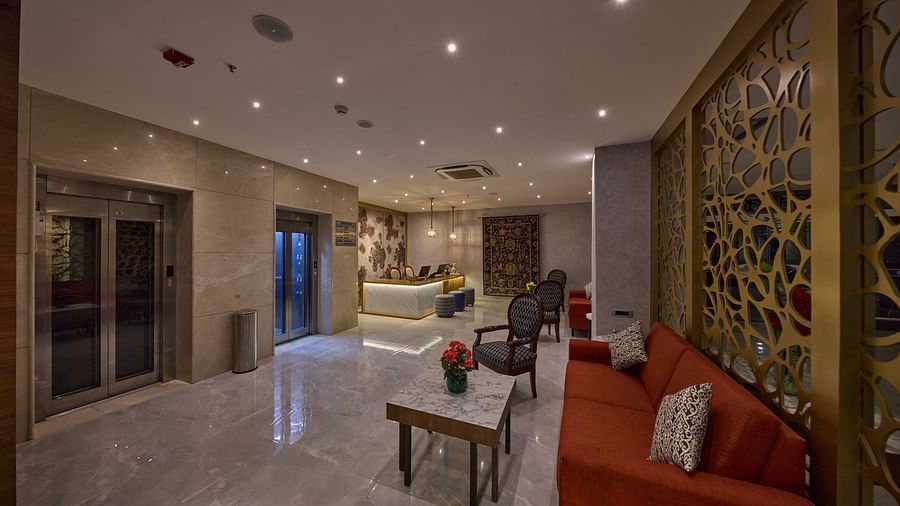 the reception area with sitting spaces - Golden Tulip, Tirupati  