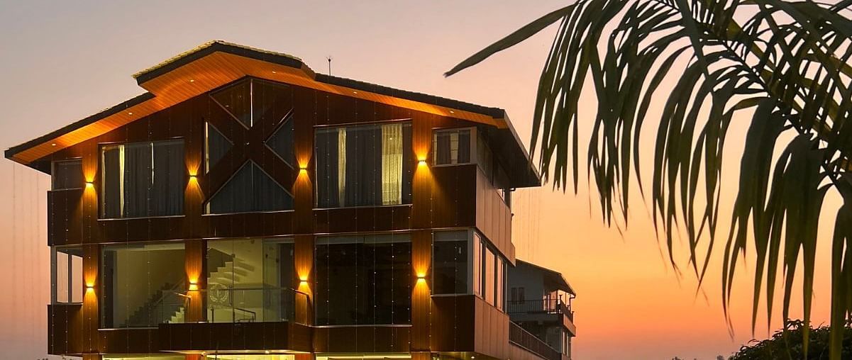 facade image of Eminence The Corbett taken during the sunset
