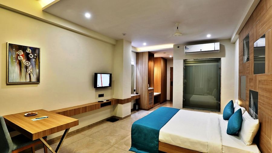 Overview of the Deluxe Room with twin beds, a wall mounted tv - VITS Devbhumi, Dwarka