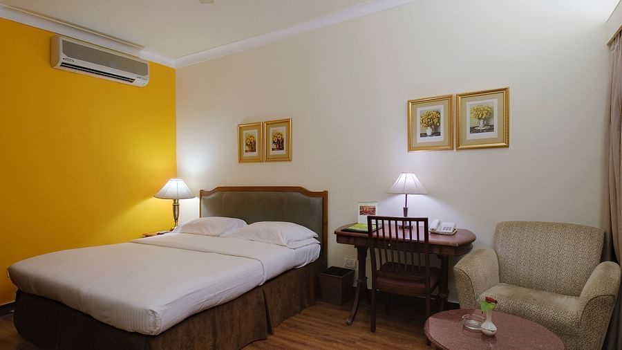 a king size bed - Mayfair, Rourkela