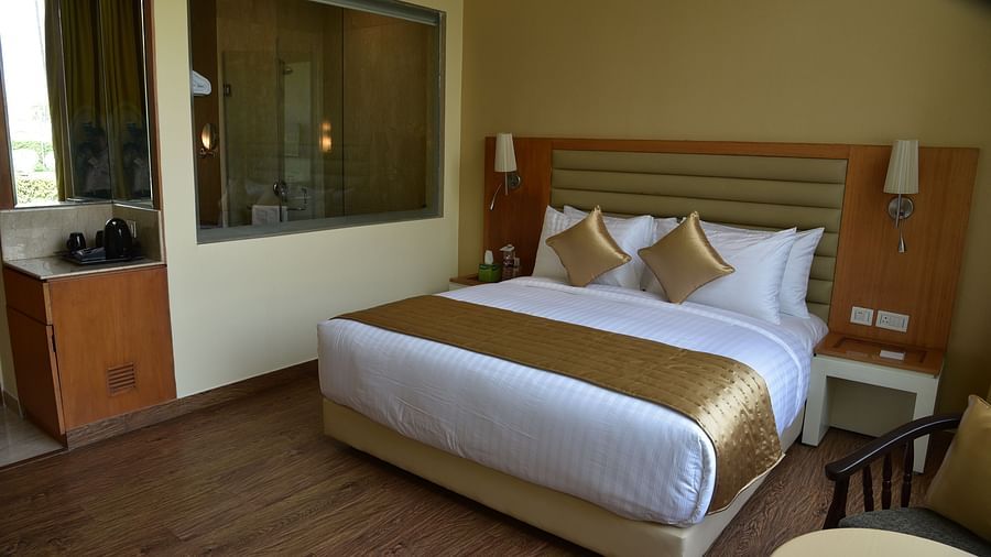 Deluxe Rooms at OPULENT HOTEL BY FERNS N PETALS, Rooms In New Delhi,Deluxe Rooms In Delhi 2