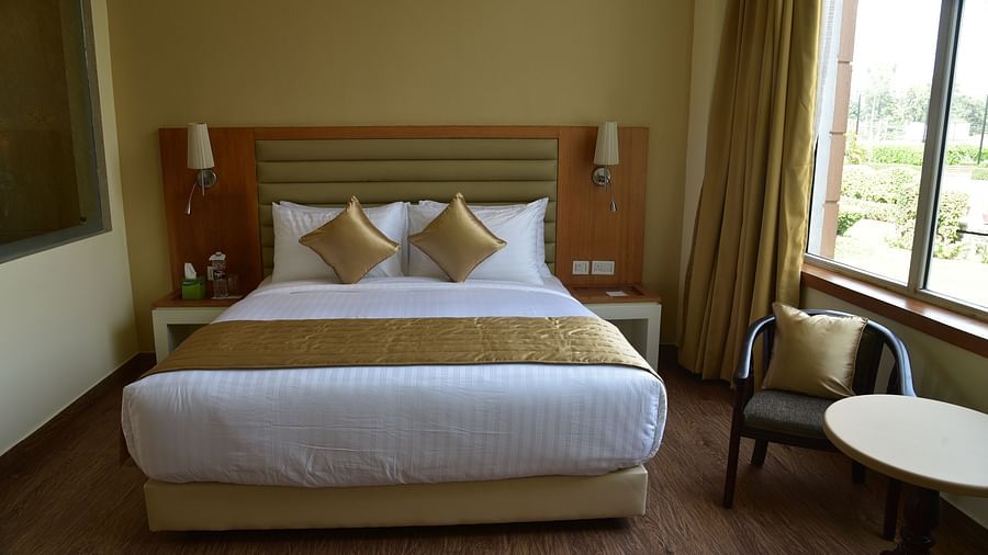 Deluxe Rooms at OPULENT HOTEL BY FERNS N PETALS, Rooms In New Delhi,Deluxe Rooms In Delhi 3