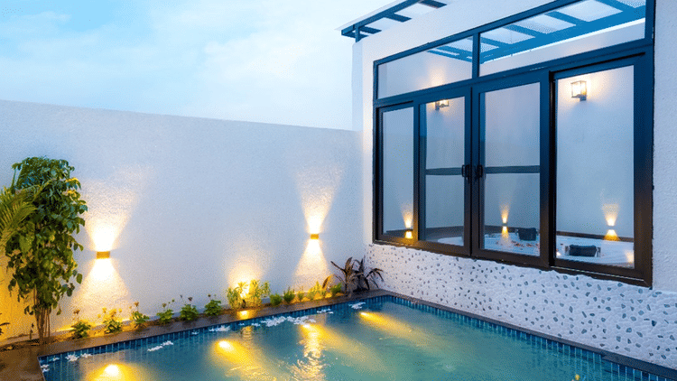 esort pool view suite