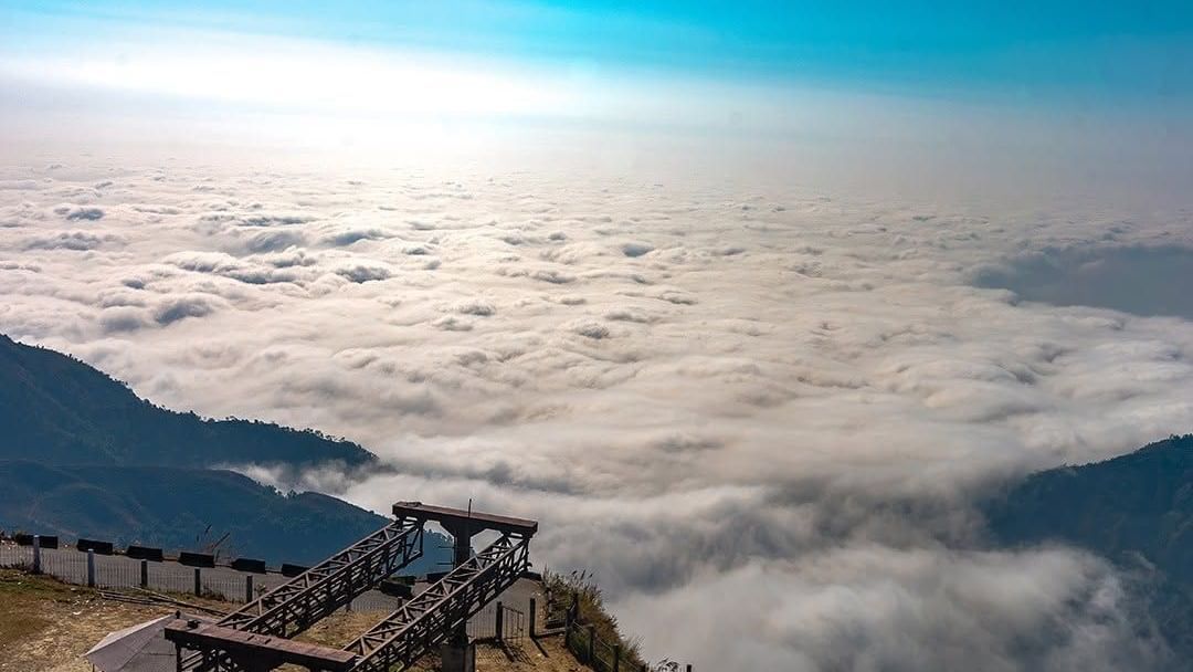 The ocean of clouds from Rock Garden, Kurseong. #darjeeling #darjeelingtips #igkolkata #landscap