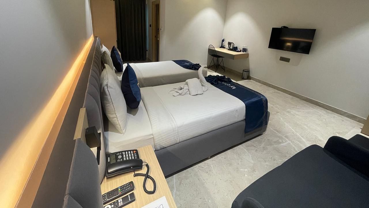 Side view suite with soft lighting and a comfortable bed at Hotel Kyzen HiTech City – Your Zenly Stay